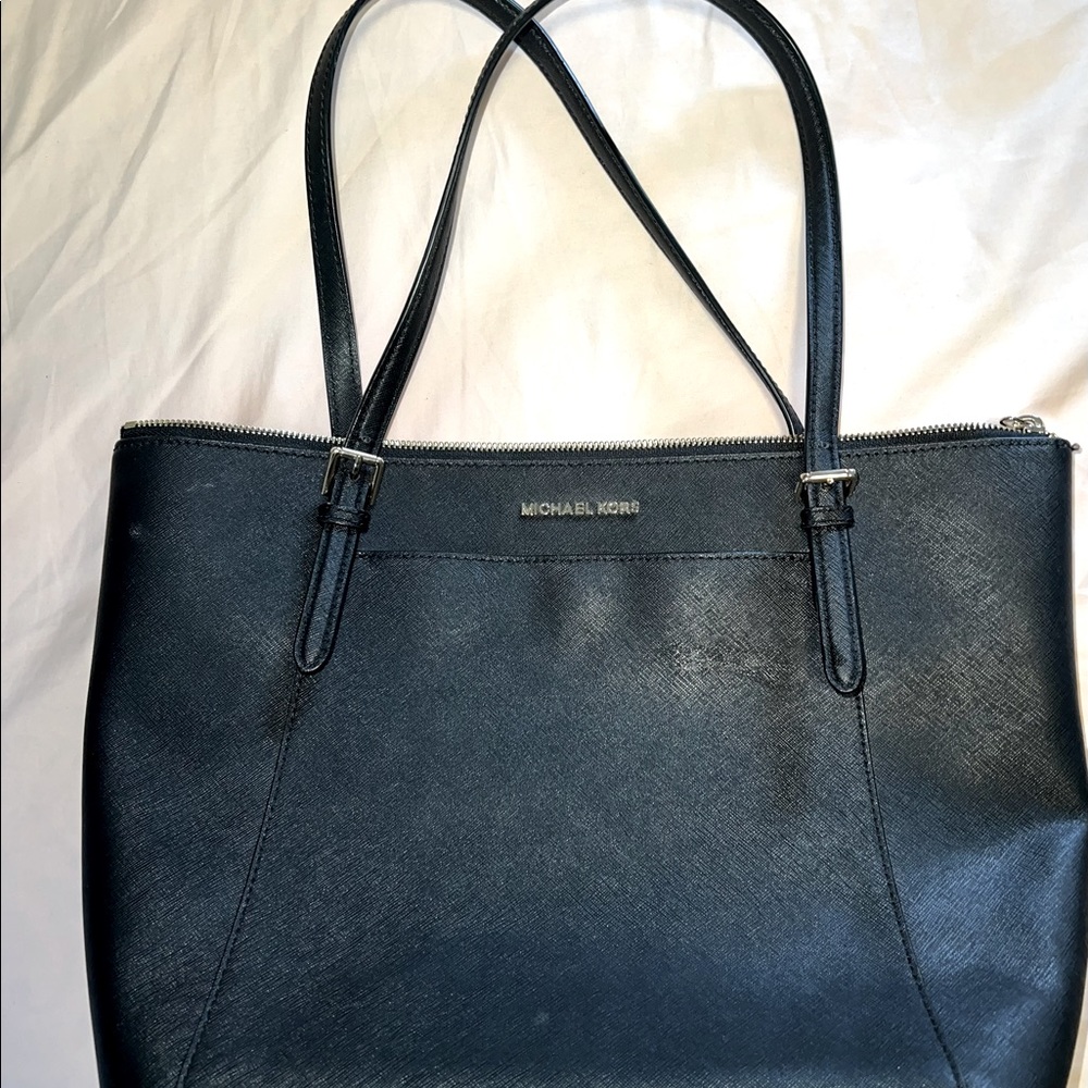 Michael kors black leather purse! Great condition!!!